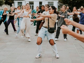 Save the Date & Join us: Pre-SommerSzene "Walking Dance Class" by Flavourama
